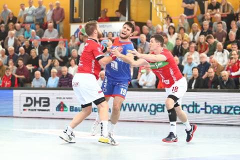 Juan de la Pena Morales Balingen in duel with Moritz Lambrecht Huettenberg left and Ragnar Johannsson Huettenberg TV Huettenberg vs HBW Balingen Weilstetten Handball 2 Bundesliga 28 04 2019 TV Huettenberg vs HBW Balingen Weilstetten Handball 2 Bundesliga 28 04 2019 Huettenberg Copyright: xEIBNER RenexWeissx EP_RWS