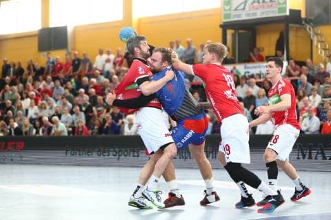 Marcel Niemeyer Balingen in duel with Christian Rompf Huettenberg left and Markus Stegefelt Huettenberg TV Huettenberg vs. HBW Balingen Weilstetten Handball 2 Bundesliga 28 04 2019 TV Huettenberg vs. HBW Balingen Weilstetten Handball 2 Bundesliga 28 04 2019 Huettenberg Copyright: xEIBNER RenexWeissx EP_RWS