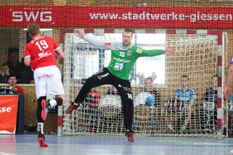 Tomas Mrkva Balingen at the seven meter against Markus Stegefelt Huettenberg TV Huettenberg vs. HBW Balingen Weilstetten Handball 2 Bundesliga 28 04 2019 TV Huettenberg vs. HBW Balingen Weilstetten Handball 2 Bundesliga 28 04 2019 Huettenberg Copyright: xEIBNER RenexWeissx EP_RWS