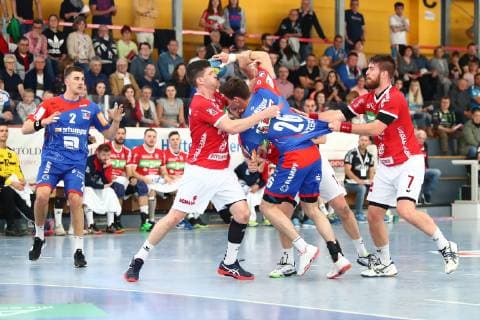 Lukas Saueressig Balingen in duel with Ragnar Johannsson Huettenberg left and Moritz Lambrecht Huettenberg TV Huettenberg vs HBW Balingen Weilstetten Handball 2 Bundesliga 28 04 2019 TV Huettenberg vs HBW Balingen Weilstetten Handball 2 Bundesliga 28 04 2019 Huettenberg Copyright: xEIBNER RenexWeissx EP_RWS