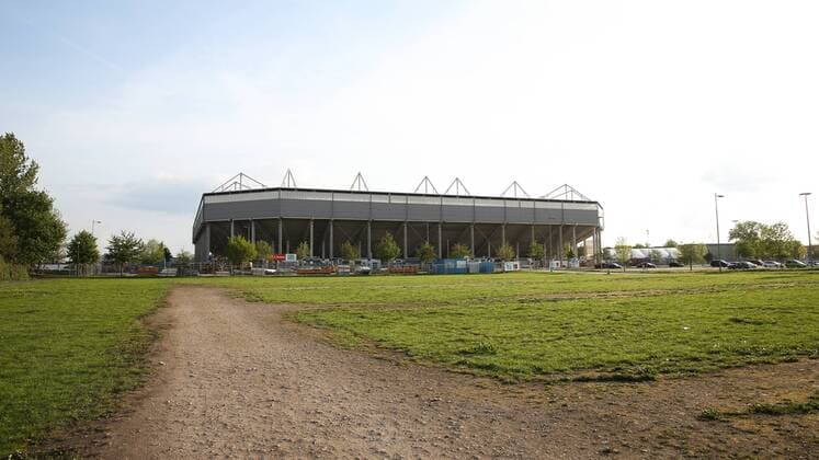 Rear view North stand Fan block Construction site MDCC Arena in Magdeburg will be subject to several construction measures in the period April 2018 to February 2020 The north stand will be converted into a stand alone grandstand and the statics will be adjusted After completion of the planned work, the MDCC Arena will have a total capacity of 30,098 spectators