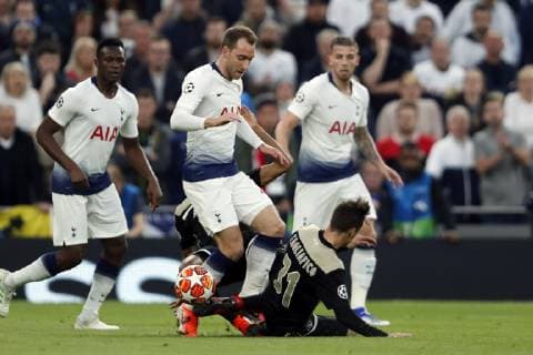 (l-r) Victor Wanyama of Tottenham Hotspur FC, Christian Eriksen of Tottenham Hotspur FC, Nico Tagliafico of Ajax, Toby Alderweireld of Tottenham Hotspur FC during the UEFA Champions League semi final match between Tottenham Hotspur FC and Ajax Amsterdam at the Tottenham Hotspur stadium on April 30, 2019 in London, United Kingdom UEFA Champions League 2018 2019 xVIxVIxImagesx xMauricexvanxSteenxIVx 14335219