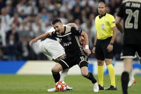 (l-r) Toby Alderweireld of Tottenham Hotspur FC, Dusan Tadic of Ajax, referee Antonio Mateu Lahoz during the UEFA Champions League semi final match between Tottenham Hotspur FC and Ajax Amsterdam at the Tottenham Hotspur stadium on April 30, 2019 in London, United Kingdom UEFA Champions League 2018 2019 xVIxVIxImagesx xMauricexvanxSteenxIVx 14335344