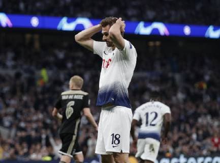 Fernando Llorente of Tottenham dejection after heading wide during the UEFA Champions League match at the Tottenham Hotspur Stadium, London. Picture date: 30th April 2019. Picture credit should read: David Klein Sportimage EDITORIAL USE ONLY. No use with unauthorised audio, video, data, fixture lists, club league logos or live services. Online in-match use limited to 120 images, no video emulation. No use in betting, games or single club league player publications. SPI-0063-0052