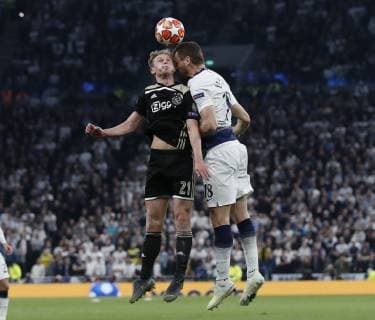 Jan Vertonghen of Tottenham challenges Frenkie de Jong of Ajax during the UEFA Champions League match at the Tottenham Hotspur Stadium, London. Picture date: 30th April 2019. Picture credit should read: David Klein Sportimage EDITORIAL USE ONLY. No use with unauthorised audio, video, data, fixture lists, club league logos or live services. Online in-match use limited to 120 images, no video emulation. No use in betting, games or single club league player publications. SPI-0063-0065