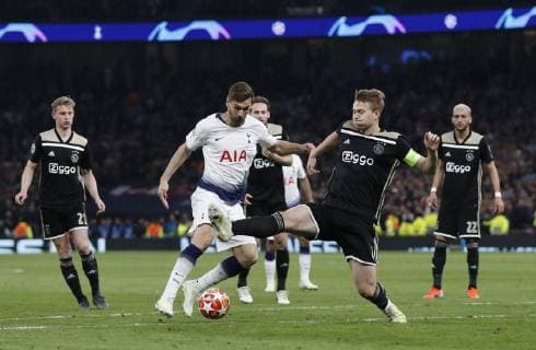 Fernando Llorente of Tottenham tackled by Matthijs de Ligt of Ajax during the UEFA Champions League match at the Tottenham Hotspur Stadium, London. Picture date: 30th April 2019. Picture credit should read: David Klein Sportimage EDITORIAL USE ONLY. No use with unauthorised audio, video, data, fixture lists, club league logos or live services. Online in-match use limited to 120 images, no video emulation. No use in betting, games or single club league player publications. SPI-0063-0100
