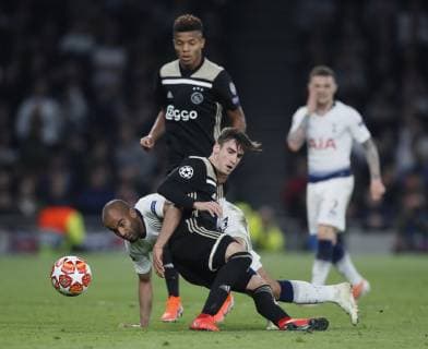 Kieran Trippier of Tottenham7 tussles with Nicloas Tagliafico of Ajax during the UEFA Champions League match at the Tottenham Hotspur Stadium, London. Picture date: 30th April 2019. Picture credit should read: David Klein Sportimage EDITORIAL USE ONLY. No use with unauthorised audio, video, data, fixture lists, club league logos or live services. Online in-match use limited to 120 images, no video emulation. No use in betting, games or single club league player publications. SPI-0063-0121