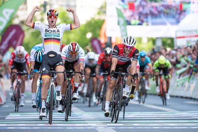 Sport Themen der Woche KW18 Sport Bilder des Tages 01.05.2019, xmhx, Radsport Skoda Velotour, Radrennen - Eschborn-Frankfurt 2019 emspor, v.l. Pascal Ackermann (Bora Hansgrohe) gewinnt vor John Degenkolb (Trek Segafredo) und Alexander Kristoff (UAE Team Emirates) (DFL DFB REGULATIONS PROHIBIT ANY USE OF PHOTOGRAPHS as IMAGE SEQUENCES and or QUASI-VIDEO) Frankfurt am Main *** 01 05 2019 xmhx Radsport Skoda Velotour Radrennen Eschborn Frankfurt 2019 emspor v l Pascal Ackermann Bora Hansgrohe wins ahead of John Degenkolb Trek Segafredo and Alexander Kristoff UAE Team Emirates DFL DFB REGULATIONS PROHIBIT ANY USE OF PHOTOGRAPHS as IMAGE SEQUENCES and or QUASI VIDEO Frankfurt am Main