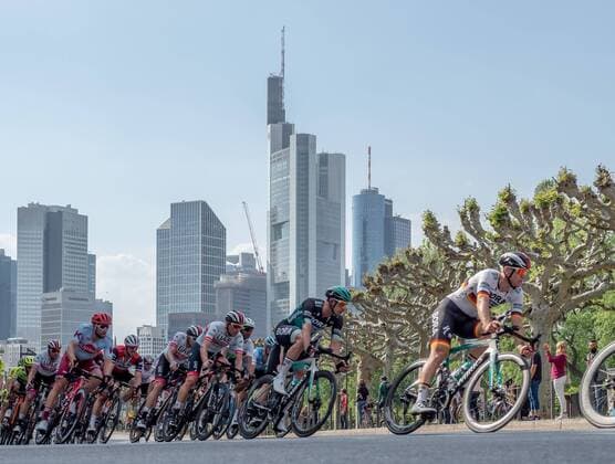 01 05 2019 xmhx Radsport Skoda Velotour Radrennen Eschborn Frankfurt 2019 emspor v l The later winner Pascal Ackermann Bora Hansgrohe in the background the skyline Frankfurts DFL DFB REGULATIONS PROHIBIT ANY USE OF PHOTOGRAPHS as IMAGE SEQUENCES and or QUASI VIDEO Frankfurt am Main