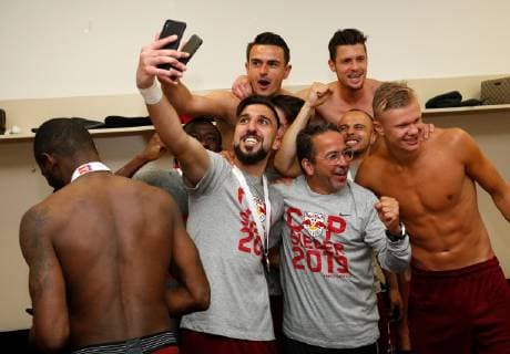 SOCCER - UNIQA OEFB Cup, RBS vs Rapid KLAGENFURT,AUSTRIA,01.MAY.19 - SOCCER - UNIQA OEFB Cup, final, Red Bull Salzburg vs SK Rapid Wien. Image shows Munas Dabbur (RBS) and his treammates of RBS celebrating the austrian Cup championship in the locker room. Keywords: Wien Energie. GEPAxpictures xDavidxRodriguez