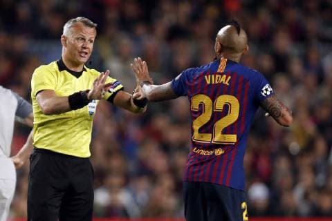 (l-r) referee Bjorn Kuipers, Arturo Vidal of FC Barcelona Barca during the UEFA Champions League semi final match between FC Barcelona and Liverpool FC at Camp Nou on May 01, 2019 in Barcelona, Spain UEFA Champions League 2018 2019 xVIxVIxImagesx xMauricexvanxSteenxIVx 14342321