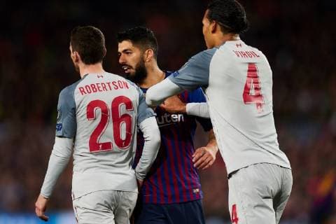 FC Barcelona Barca s Luis Suarez (C) argues with Liverpool s Robertson (L) and Dijk (R) during the UEFA Champions League first leg semifinal match between FC Barcelona and Liverpool in Barcelona, Catalonia, Spain, 01 May 2019. Barcelona - Liverpool !ACHTUNG: NUR REDAKTIONELLE NUTZUNG!  Copyright: xAlejandroxGarciax GRAF1676 20190501-636923460863995981