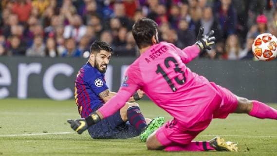 Barcelona Spain 01 05 2019 UEFA Champions League 2018 19 Season Half Final 2 Round FC Barcelona FC Liverpool Luis Suarez Bacerlona controls the ball DeFodi523