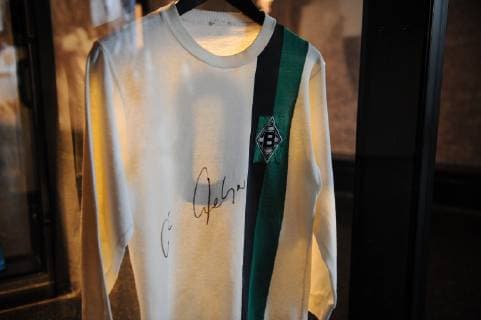 xnjx 03 05 2019 Moenchengladbach 1 Soccer Bundesliga Opening Club Museum FohlenWelt by Borussia Moenchengladbach Signed jersey by Guenter Netzer According to the guidelines of the DFL Deutsche Fußball Liga it is forbidden to use photographs taken in the stadium and or from the match in the form of sequence pictures and or video-like photo sequences or to have them used DFL regulations prohibit any use of photographs as image sequences and or quasi video Moenchengladbach