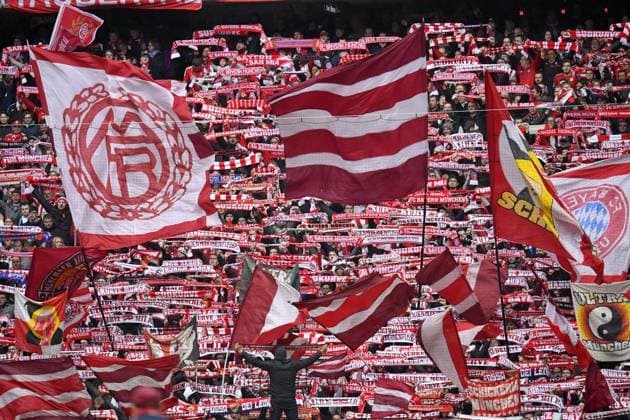 Before game start Fan Fans Fan Block Fan Curve Flag Flag Flag Flags Atmospheric South Curve FC Bayern Munich FCB vs Hannover 96 04 05 2019 DFL REGULATIONS PROHIBIT ANY USE OF PHOTOGRAPHS AS IMAGE SEQUENCES AND OR ORQUASI VIDEO FC Bayern Munich FCB vs Hannover 96
