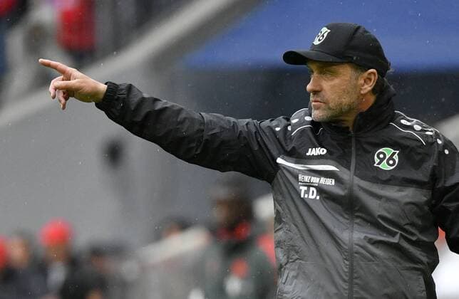 Coach Coach Thomas Doll Hannover 96 H96 at the edge of the field Gesture Gesture FC Bayern Munich FCB vs Hannover 96 04 05 2019 DFL REGULATIONS PROHIBIT ANY USE OF PHOTOGRAPHS AS IMAGE SEQUENCES AND OR QUASI VIDEO FC Bayern Munich FCB vs Hannover 96
