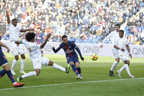 Neymar ( PSG ) vs Bonfim Dante ( Nice ) Patrick Burner ( Nice ) FOOTBALL : PSG vs Nice - Ligue 1 - 04 05 2019 GwendolineLeGoff Panoramic 