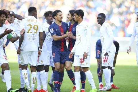 Marquinhos ( PSG ) Edinson Cavani ( PSG ) enerve altercation avec Christophe Herelle ( Nice ) FOOTBALL : PSG vs Nice - Ligue 1 - 04 05 2019 GwendolineLeGoff Panoramic 