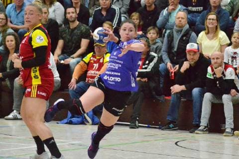Sina Ritter 27 Bad Wildungen at the goal throw Bensheim Flames vs HSG Bad Wildungen 35 30 Handball Bundesliga Women Bensheim Copyright: xEIBNER Bienefeldx EP_MBD