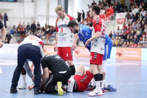 Markus Fuchs ASV Hamm Westfalen 6 will be treated lying on the floor v l lined up Kay Rothenpieler coach ASV Hamm Westfalen Lukas Blohme ASV Hamm Westfalen 2 Fabian Huesmann ASV Hamm Westfalen 3 Patrick Hueter TSV Bayer Dormagen 25 Vyron Papadopoulos ASV Hamm Westfalen 22 ASV Hamm Westfalen vs TSV Bayer Dormagen Handball 2 Bundesliga 04 05 2019 ASV Hamm Westfalen vs TSV Bayer Dormagen Handball 2 Bundesliga 04 05 2019 Hamm Copyright: xEIBNER JanxStrohdiekx EP_JSK