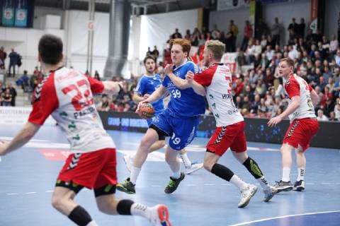 Lukas Stutzke TSV Bayer Dormagen 39 against Fabian Huesmann ASV Hamm Westfalen 3 right ASV Hamm Westfalen vs. TSV Bayer Dormagen Handball 2 Bundesliga 04 05 2019 ASV Hamm Westfalen vs. TSV Bayer Dormagen Handball 2 Bundesliga 04 05 2019 Hamm Copyright: xEIBNER JanxStrohdiekx EP_JSK