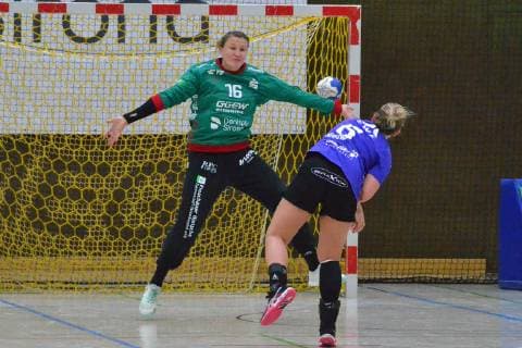 Anouk Nieuwenweg 6 HSG Bad Wildungen fails with a seven meter to Jessica Kockler 16 Bensheim Bensheim Flames vs HSG Bad Wildungen 35 30 Handball Bundesliga Womens Bensheim Copyright: xEIBNER Bienefeldx EP_MBD