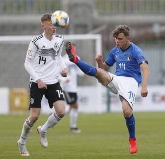 4th May 2019, Tallaght Stadium, Dublin, Ireland; UEFA Under 17 European Football Championships, Italy versus Germany; Michael Brentan of Italy U17 U 17 stretches to clears the ball in midfield  ActionPlus12130902 PeterxFitzpatrick
