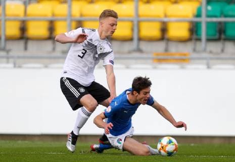 UEFA European Under-17 Championship Group D, Tallaght Stadium, Dublin 4 5 2019 Germany U17 U 17 vs Italy U17 Germany s Jannis Lang with Francesco Lamanna of Italy Jannis Lang with Francesco Lamanna 4 5 2019  Copyright: x©INPHO OisinxKeniryx inpho_01544913
