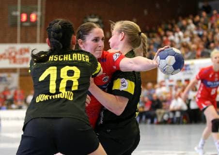 04 05 2019 Germany Ludwigsburg Handball 1 Bundesliga Women 24 Matchday Season 2018 2019 SG BBM Bietigheim vs BVB Borussia Dortmund v l Johanna Stockschläder BVB Laura van der Heijden BBM Harma van Kreij BVB