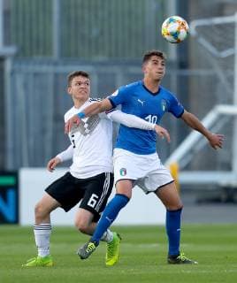 UEFA European Under-17 Championship Group D, Tallaght Stadium, Dublin 4 5 2019 Germany U17 U 17 vs Italy U17 Germany s Jordan Meyer with Sebastian Esposito of Italy Jordan Meyer with Sebastian Esposito 4 5 2019  Copyright: x©INPHO OisinxKeniryx inpho_01545012