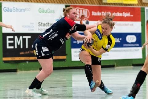 Katrin Forh SG H2Ku Herrenberg Kuties 11 Lara Tauchmann HC Roedertal 16 SG H2Ku Herrenberg Kuties vs HC Roedertal Handball 2 Bundesliga Women HBF Season 18 19 04 05 2019 SG H2Ku Herrenberg Kuties vs HC Roedertal Handball 2 Bundesliga Women HBF Season 18 19 04 05 2019 Herrenberg Copyright: xEIBNER WolfgangxFrankx EP_WFK