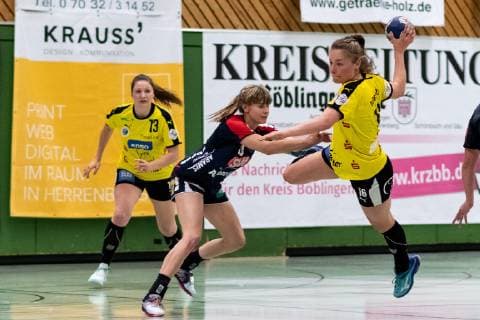 Katrin Friedrich SG H2Ku Herrenberg Kuties 09 h Lara Tauchmann HC Roedertal 16 SG H2Ku Herrenberg Kuties vs HC Roedertal Handball 2 Bundesliga Women HBF Season 18 19 04 05 2019 SG H2Ku Herrenberg Kuties vs HC Roedertal Handball 2 Bundesliga Women HBF Season 18 19 04 05 2019 Herrenberg Copyright: xEIBNER WolfgangxFrankx EP_WFK