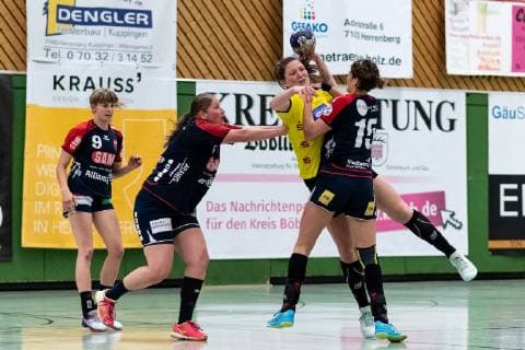 Victoria Hasselbusch HC Roedertal 13 Jurate Zilinskaite SG H2Ku Herrenberg Kuties 15 SG H2Ku Herrenberg Kuties vs. HC Roedertal Handball 2 Bundesliga Women HBF Season 18 19 04 05 2019 SG H2Ku Herrenberg Kuties vs. HC Roedertal Handball 2 Bundesliga Women HBF Season 18 19 04 05 2019 Men Herrenberg Copyright: xEIBNER WolfgangxFrankx EP_WFK