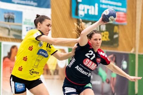 Thilde Boesen HC Roedertal 10 Saskia Putzke SG H2Ku Herrenberg Kuties 21 SG H2Ku Herrenberg Kuties vs. HC Roedertal Handball 2 Bundesliga Women HBF Season 18 19 04 05 2019 SG H2Ku Herrenberg Kuties vs. HC Roedertal Handball 2 Bundesliga Women HBF Season 18 19 04 05 2019 Mens Handball Copyright: xEIBNER WolfgangxFrankx EP_WFK