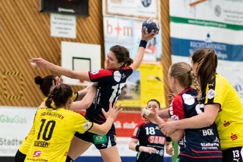 Thilde Boesen HC Roedertal 10 Jurate Zilinskaite SG H2Ku Herrenberg Kuties 15 SG H2Ku Herrenberg Kuties vs HC Roedertal Handball 2 Bundesliga Women HBF Season 18 19 04 05 2019 SG H2Ku Herrenberg Kuties vs HC Roedertal Handball 2 Bundesliga Women HBF Season 18 19 04 05 2019 Herrenberg Copyright: xEIBNER WolfgangxFrankx EP_WFK