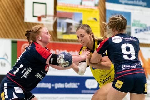 Katrin Forh SG H2Ku Herrenberg Kuties 11 Lisa Loehnig HC Roedertal 77 Katrin Friedrich SG H2Ku Herrenberg Kuties 09 SG H2Ku Herrenberg Kuties vs. HC Roedertal Handball 2 Bundesliga Women HBF Season 18 19 04 05 2019 SG H2Ku Herrenberg Kuties vs. HC Roedertal Handball 2 Bundesliga Women HBF Season 18 19 04 05 2019 Men HBF Season 18 19 04 05 2019 Women HBF Season 18 19 04 05 2019 Women Copyright: xEIBNER WolfgangxFrankx EP_WFK