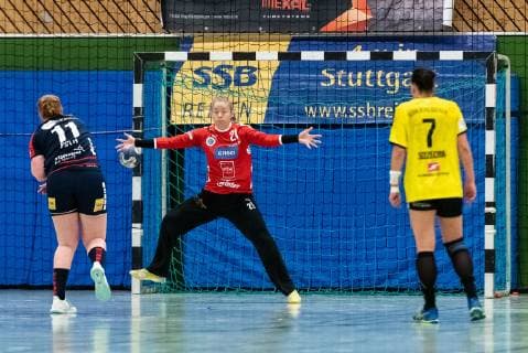 Katrin Forh SG H2Ku Herrenberg Kuties 11 Jasmin Eckart HC Roedertal 23 SG H2Ku Herrenberg Kuties vs. HC Roedertal Handball 2 Bundesliga Women HBF Season 18 19 04 05 2019 SG H2Ku Herrenberg Kuties vs. HC Roedertal Handball 2 Bundesliga Women HBF Season 18 19 04 05 2019 Herrenberg Copyright: xEIBNER WolfgangxFrankx EP_WFK