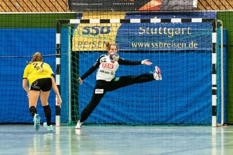 Monika Lide SG H2Ku Herrenberg Kuties 12 parade holds SG H2Ku Herrenberg Kuties vs. HC Roedertal Handball 2 Bundesliga Women HBF Season 18 19 04 05 2019 SG H2Ku Herrenberg Kuties vs. HC Roedertal Handball 2 Bundesliga Women HBF Season 18 19 04 05 2019 Herrenberg Kuties vs. HC Roedertal Handball 2 Bundesliga Women HBF Season 18 19 04 05 2019 Copyright: xEIBNER WolfgangxFrankx EP_WFK