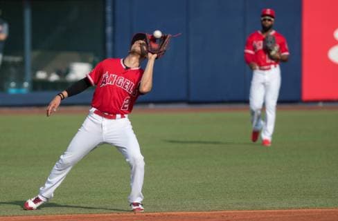 AME9088. MONTERREY (MÉXICO), 04 05 2019.- Andrelton Simmons (L) of Los Angeles Angels in action during the first game of a series of two Major League Baseball MLB Baseball Herren USA games against the Houston Astros and the Los Angeles Angels, in Monterrey, Mexico, 04 May 2019. Houston Astros vs Los Angeles Angels !ACHTUNG: NUR REDAKTIONELLE NUTZUNG!  Copyright: xMiguelxSierrax AME9088 20190505-636926251910342507