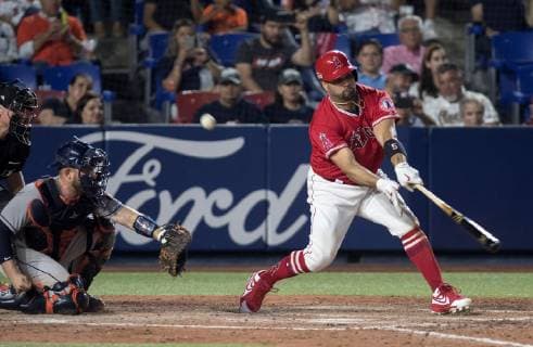 AME9088. MONTERREY (MÉXICO), 04 05 2019.- Alberto Pujols (R) of Los Angeles Angels in action during the first game of a series of two Major League Baseball MLB Baseball Herren USA games against the Houston Astros and the Los Angeles Angels, in Monterrey, Mexico, 04 May 2019. Houston Astros vs Los Angeles Angels !ACHTUNG: NUR REDAKTIONELLE NUTZUNG!  Copyright: xMiguelxSierrax AME9142 20190505-636926296075920744
