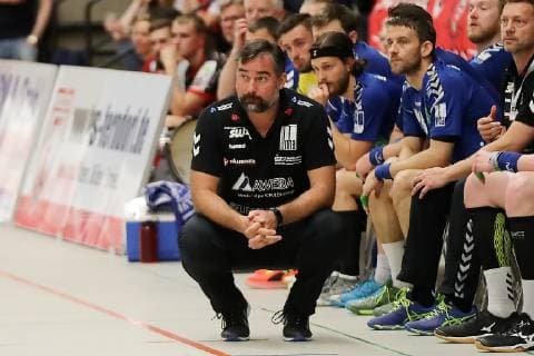 TuS Ferndorf EHV Aue 04 05 2019 Coach Stephan Swat EHV Aue here obviously still skeptical Kreuztal Stählerwiese Germany