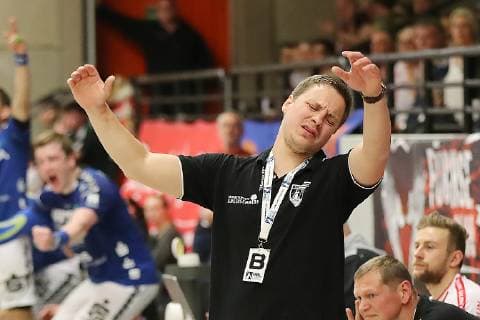 TuS Ferndorf EHV Aue 04 05 2019 Coach Michael Lerscht TuS Ferndorf visibly frustrated Kreuztal Stählerwiese Germany