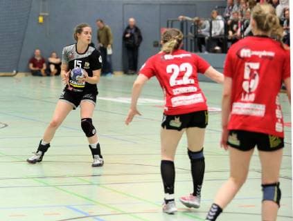 Caren Hammer Tigers Waiblingen in ball possession HL Buchholz 08 Rosengarten VfL Waiblingen 2 League Women 04 05 2019 Buchholz Copyright: xEIBNER CEBULOKx EP_eer