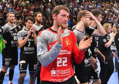 End of the game middle goalkeeper Mario Huhnstock next to right Arseniy Buschmann both Dresden HC Elbflorenz Dresden vs. TV Hüttenberg Handball 2 League of the Men 2 Bundesliga Season 2018 2019 Dresden BallsportARENA Dresden 05 05 2019