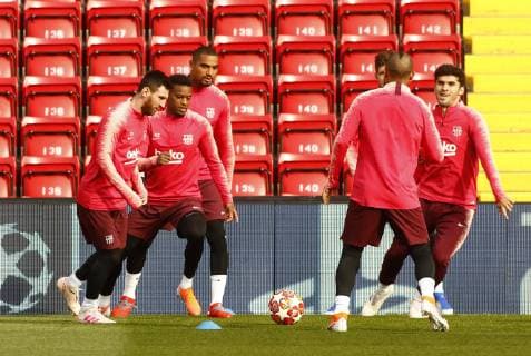 6th May 2019, Liverpool, England; UEFA Champions League football, FC Barcelona Barca press conference PK Pressekonferenz and training session ahead of their semi final 2nd leg fixture against Liverpool; Lionel Messi of Barcelona warms up with his team mates on the Anfield pitch this evening  ActionPlus12131970 AlanxMartin
