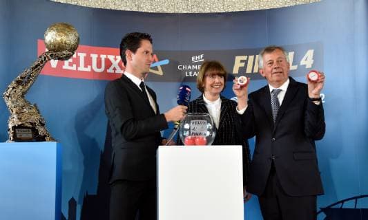Moderator Thomas Schöneich l r Lord Mayor of the City of Cologne Henriette Reker and EHF President Michael Wiederer pose on 07 05 2019 in Cologne at the drawing of the semi-final opponents of the VELUX EHF Champions League FINAL4 2019 the season highlight of European top handball which takes place on 01 and 02 June 2019 in Kökn