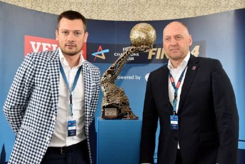 Representatives of the participating teams l r PGE Vive Kielce l r Telekom Veszprém HC on 07 05 2019 in Cologne at the drawing of the semi-final opponents of the VELUX EHF Champions League FINAL4 2019 the season highlight of European top handball which takes place on 01 and 02 June 2019 in Kökn
