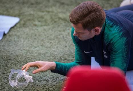 Jan Vertonghen of Spurs with face mask during the training & press conference PK Pressekonferenz ahead of the Champions League semi-final 2nd league match between Ajax & Tottenham Hotspur at Johan Cruyff Arena, ArenA Boulevard 1, 1101 AX Amsterdam, Netherlands on 7 May 2019. Copyright: xAndyxRowlandx PMI-2815-0004