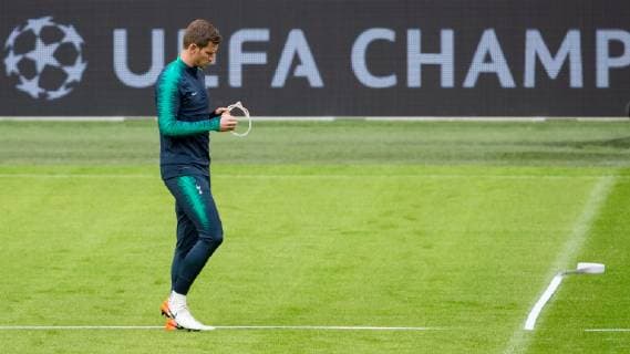 Jan Vertonghen of Spurs with face mask during the training & press conference PK Pressekonferenz ahead of the Champions League semi-final 2nd league match between Ajax & Tottenham Hotspur at Johan Cruyff Arena, ArenA Boulevard 1, 1101 AX Amsterdam, Netherlands on 7 May 2019. Copyright: xAndyxRowlandx PMI-2815-0008