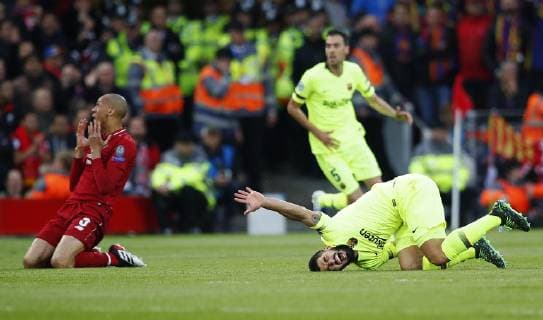 Sport Bilder des Tages Football - 2018 2019 UEFA Champions League - Semi-Final, Second Leg: Liverpool (0) vs. Barcelona (3) Fabinho of Liverpool and Luis Suarez of Barcelona at Anfield. COLORSPORT LYNNE CAMERON 